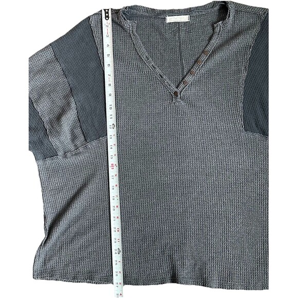Free People We the Free Callisto Oversized Henley Waffle Top Washed Black Sz M - Picture 10 of 14